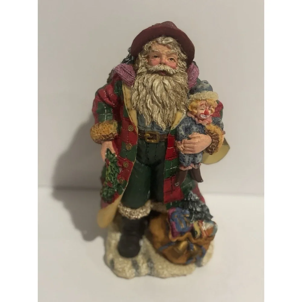 Yuletide Traditions Resin Santa Claus Figurine Patchwork 8